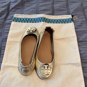 Never worn Tory Burch Minnie Reva ballet flat gold size 6